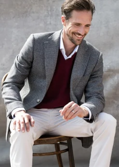 Leven 2 Ply Lambswool V-Neck - Bordeaux